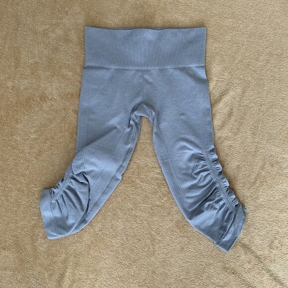 Lululemon Women’s Size 4 Gray In The Flow Crop Compression Leggings Workout - Picture 2 of 10